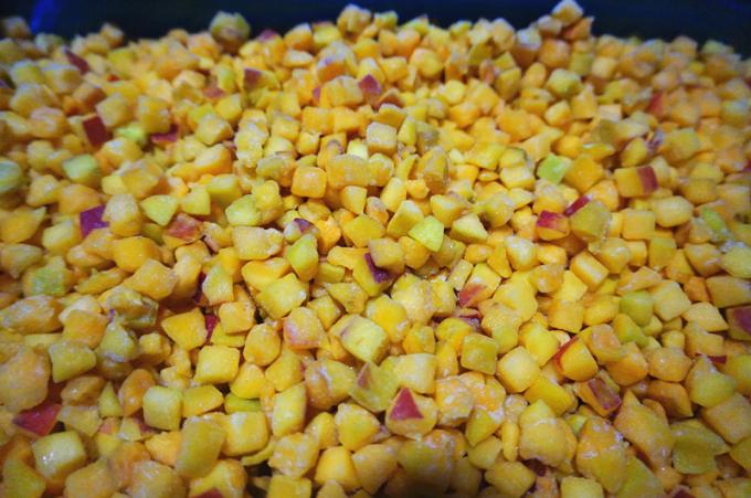 उच्च गुणवत्ता वाले फ्लैश फ्रोजन पूर्ण अनाज खुबानी, स्मूदी, बेकिंग के लिए स्वादिष्ट, फैक्टरी आपूर्ति IQF प्रोसेस्ड ताज़ा फ्रोजन फल 3