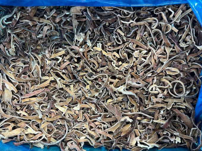 सिनोचार्म नया सीज़न बीआरसी प्रमाणित डब्ल्यू 4-6 मिमी ताज़ा फ्रोजन मशरूम आईक्यूएफ ब्लैक फंगस स्ट्रिप्स 2