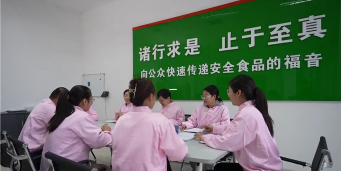 उच्च गुणवत्ता वाले जमे हुए अस्थिहीन चिकन स्तन निर्यात तैयार थोक पैकेजिंग में 7